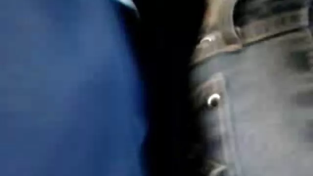 Carolina ოსტატურად strapon მისი pussy