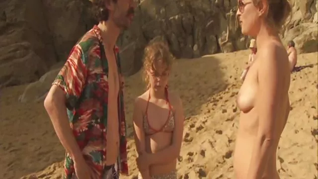 Sexy virgin caresses clit სამზარეულოში