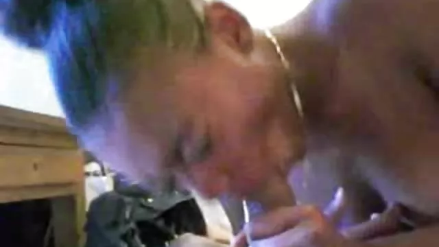 იაპონური sucks dick და jumps მასზე მუქი